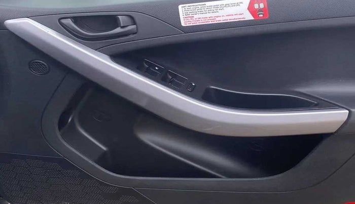 2021 Tata NEXON XMA SUNROOF PETROL, Petrol, Automatic, 17,375 km, Driver Side Door Panels Control