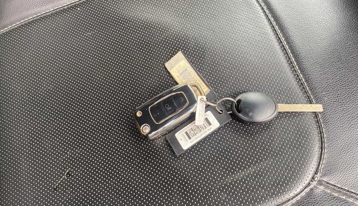 2021 Tata NEXON XMA SUNROOF PETROL, Petrol, Automatic, 17,375 km, Key Close Up