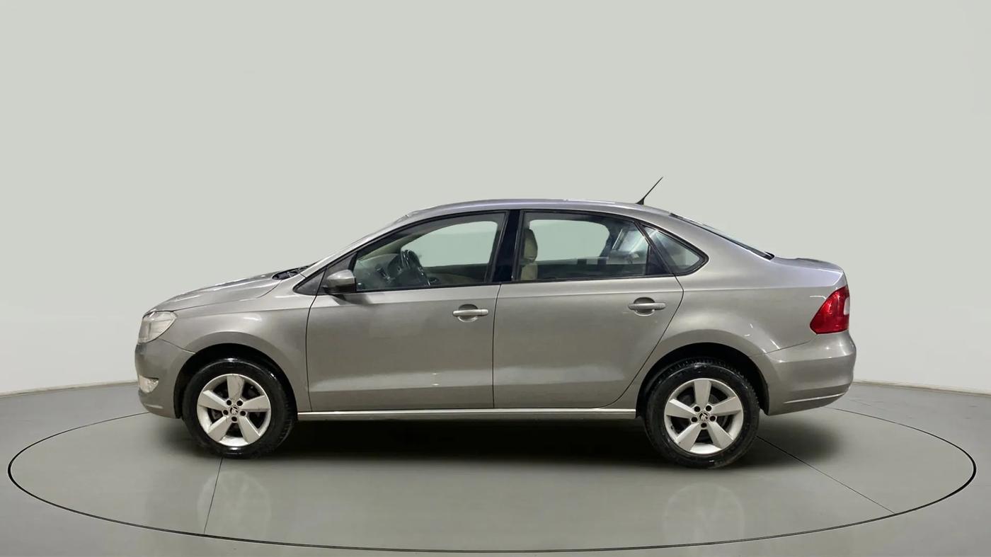2016 Skoda Rapid AMBITION 1.6 MPI MT, Petrol, Manual, 85,436 km, Left Side