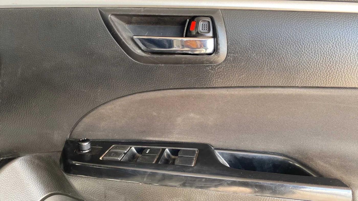 2014 Maruti Swift VXI, Petrol, Manual, 1,22,552 km, Driver Side Door Panels Control