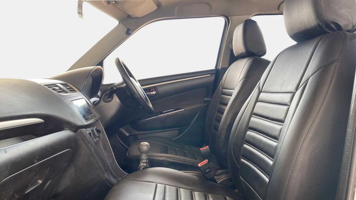 2014 Maruti Swift VXI, Petrol, Manual, 1,22,552 km, Right Side Front Door Cabin