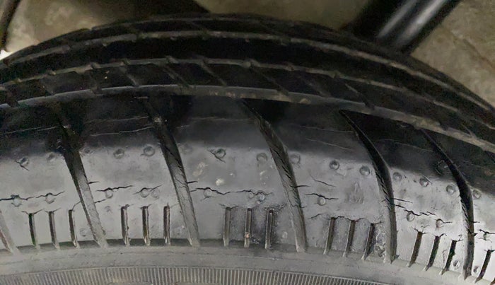 2015 Maruti Celerio VXI (O), Petrol, Manual, 50,093 km, Right Rear Tyre Tread