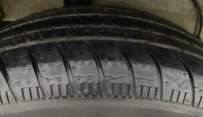 2015 Maruti Celerio VXI (O), Petrol, Manual, 50,093 km, Right Front Tyre Tread