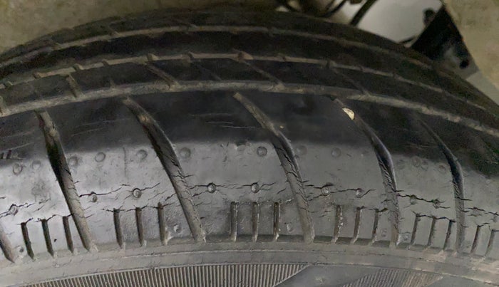 2015 Maruti Celerio VXI (O), Petrol, Manual, 50,093 km, Left Rear Tyre Tread