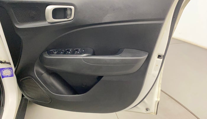 2019 Hyundai VENUE S 1.0 TURBO DCT, Petrol, Automatic, 49,755 km, Driver Side Door Panels Control