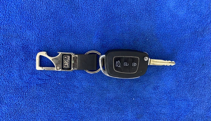 2019 Hyundai VENUE S 1.0 TURBO DCT, Petrol, Automatic, 49,755 km, Key Close Up