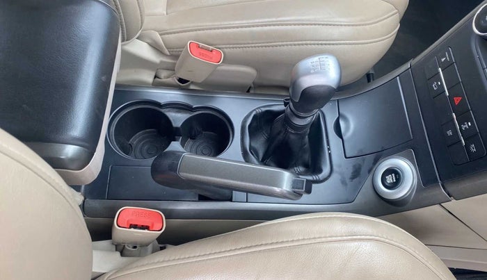 2017 Mahindra XUV500 W10, Diesel, Manual, 64,080 km, Gear Lever