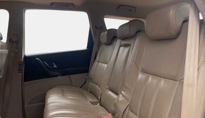 2017 Mahindra XUV500 W10, Diesel, Manual, 64,080 km, Right Side Rear Door Cabin
