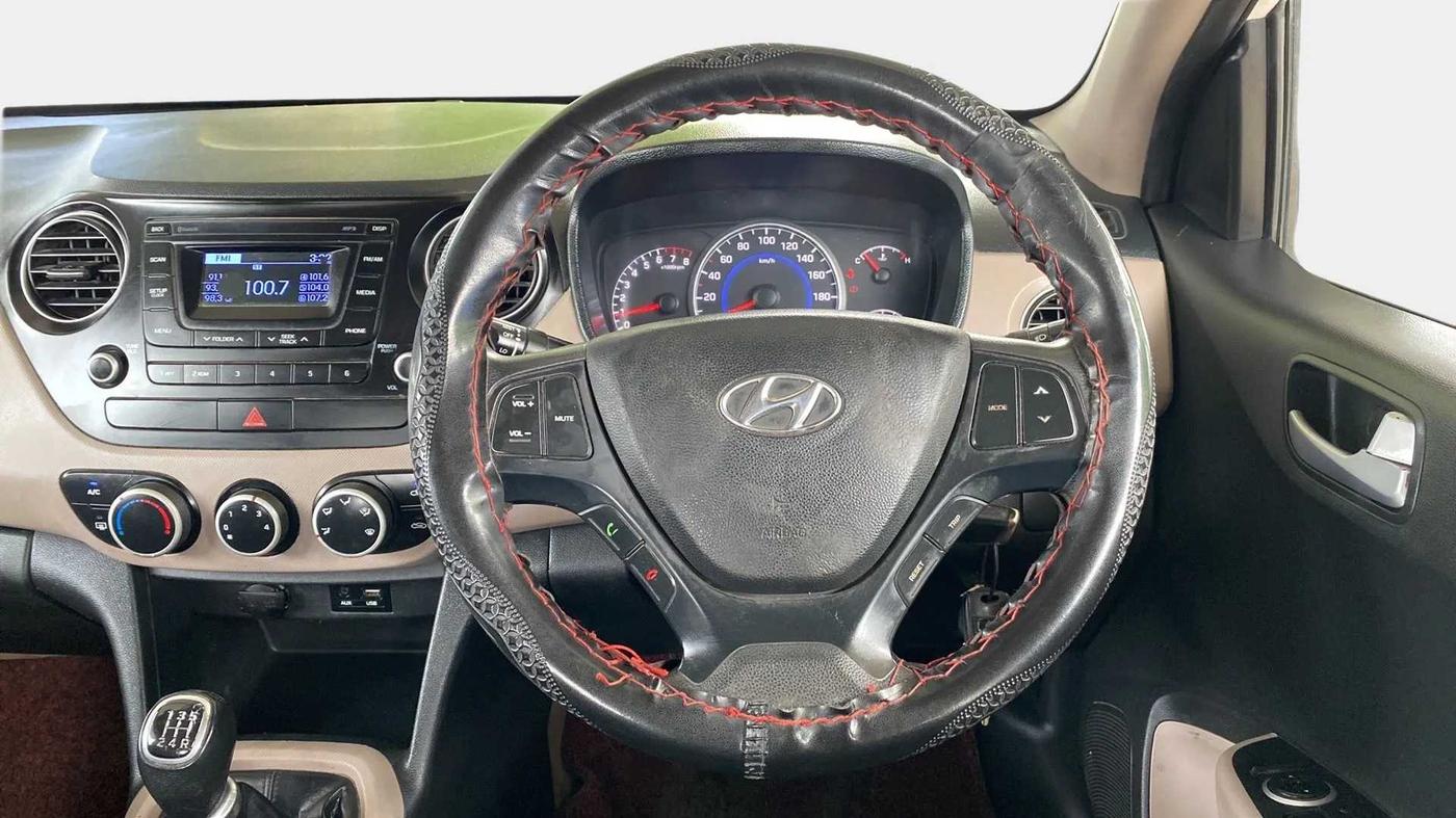 2016 Hyundai Grand i10 SPORTZ 1.2 KAPPA VTVT, Petrol, Manual, 1,00,366 km, Steering Wheel Close Up