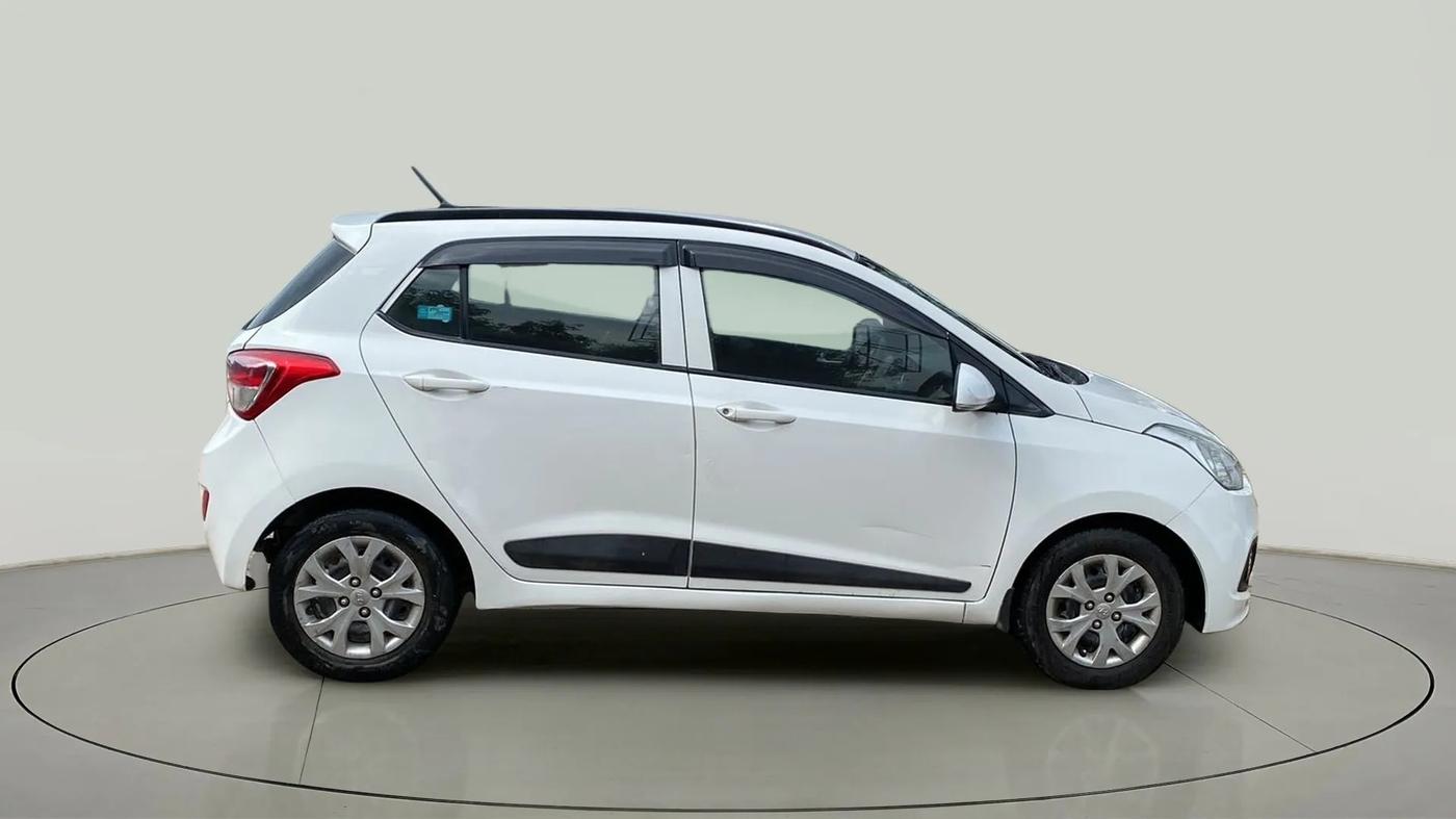 2016 Hyundai Grand i10 SPORTZ 1.2 KAPPA VTVT, Petrol, Manual, 1,00,366 km, Right Side View