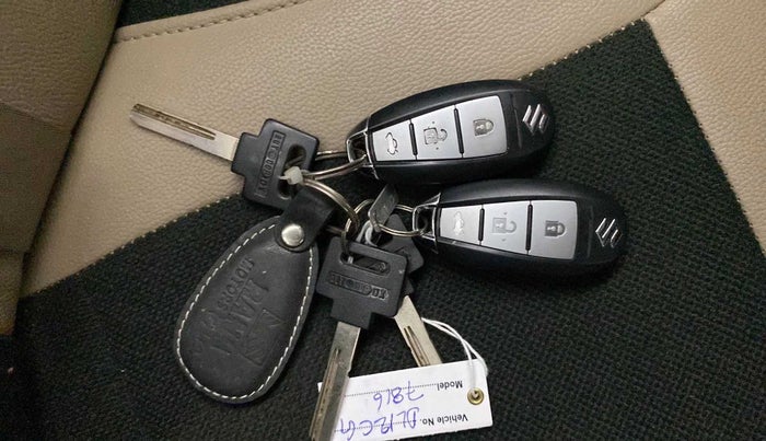 2015 Maruti Swift Dzire ZXI, Petrol, Manual, 43,530 km, Key Close Up