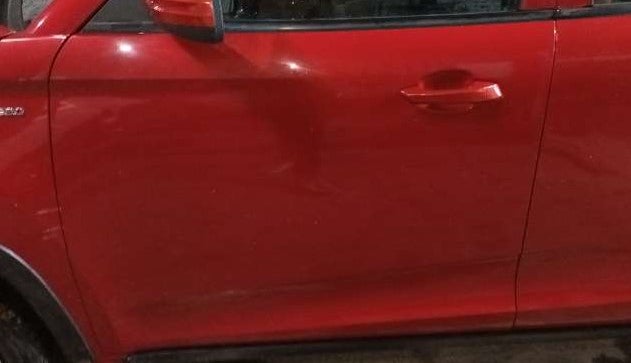 2017 Mahindra Kuv100 K4 6 STR, Petrol, Manual, 37,123 km, Front passenger door - Slightly dented