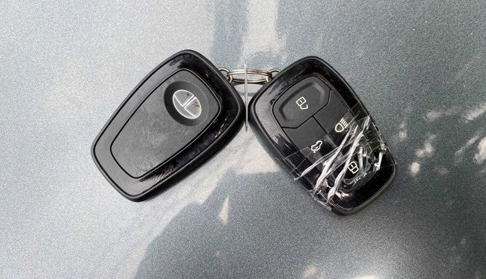 2021 Tata ALTROZ XZ PETROL, Petrol, Manual, 30,660 km, Key Close Up