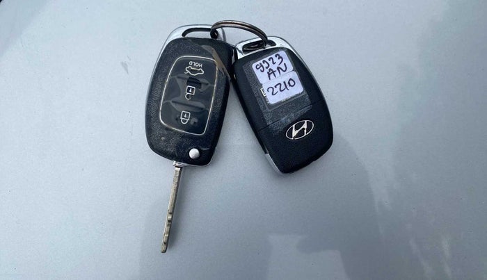 2014 Hyundai Xcent S 1.2, Petrol, Manual, 60,049 km, Key Close Up