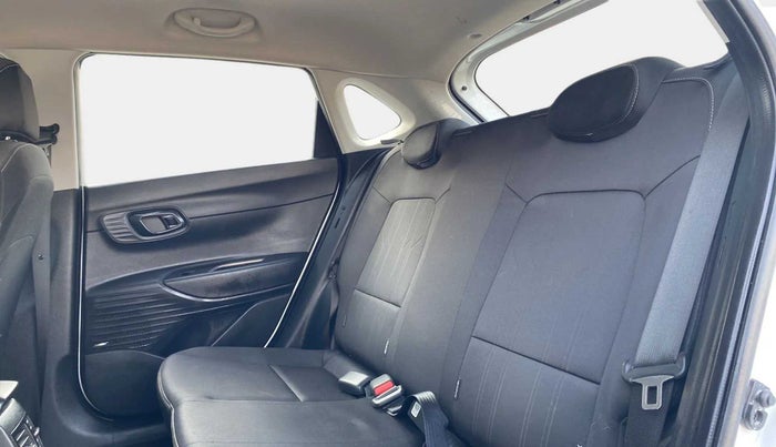 2021 Hyundai NEW I20 ASTA 1.2 AT, Petrol, Automatic, 20,268 km, Right Side Rear Door Cabin