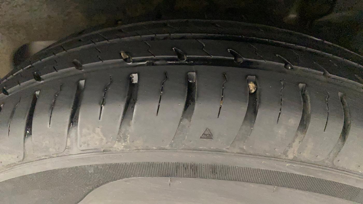 2022 Maruti Dzire VXI AMT, Petrol, Automatic, 15,645 km, Left Rear Tyre Tread
