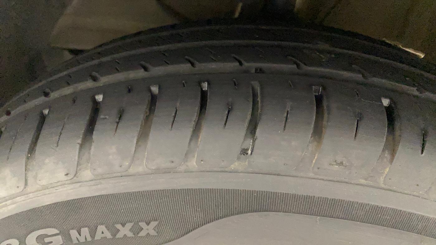 2022 Maruti Dzire VXI AMT, Petrol, Automatic, 15,645 km, Left Front Tyre Tread