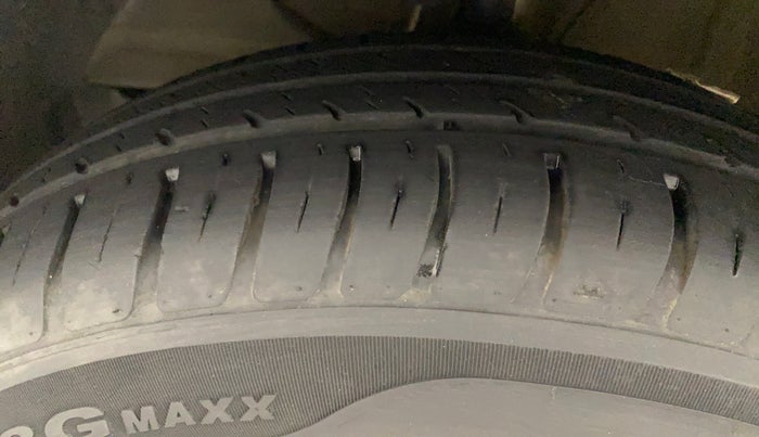 2022 Maruti Dzire VXI AMT, Petrol, Automatic, 15,645 km, Left Front Tyre Tread