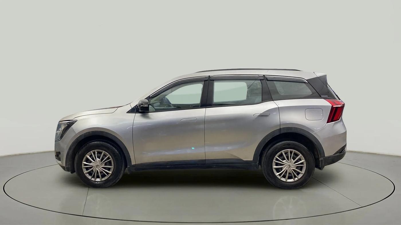 2022 Mahindra XUV700 AX 3 D AT 5 STR, Diesel, Automatic, 26,318 km, Left Side