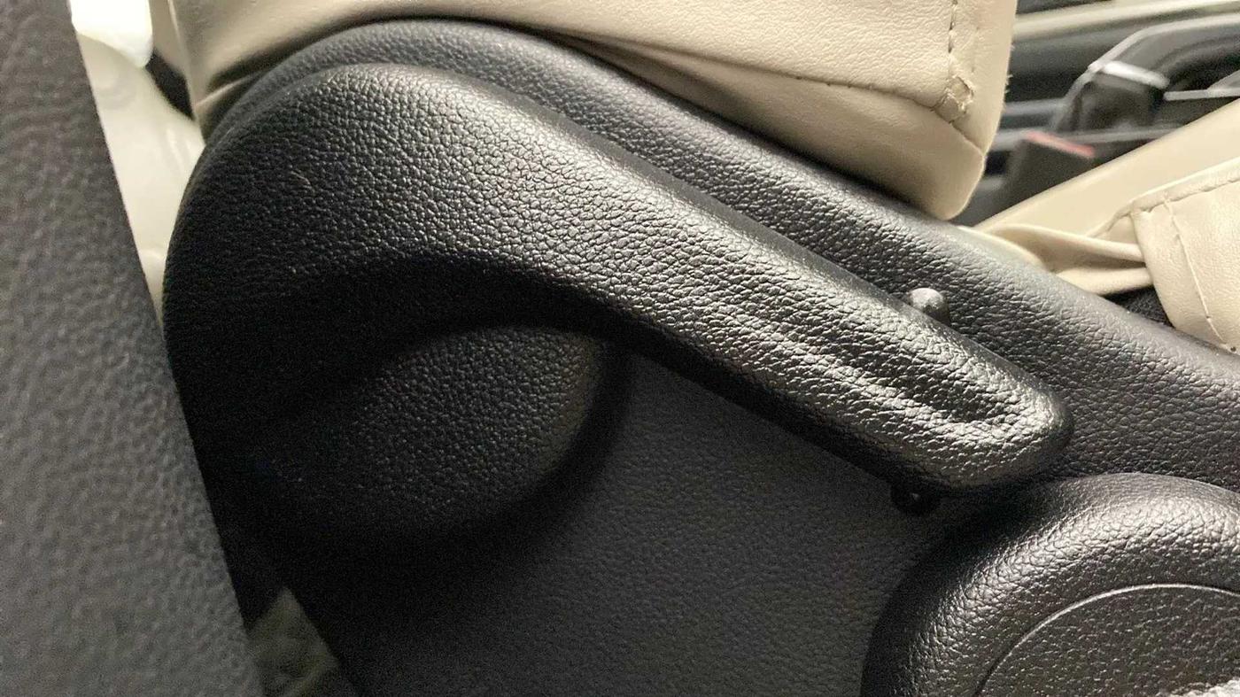 2022 Mahindra XUV700 AX 3 D AT 5 STR, Diesel, Automatic, 26,318 km, Driver Side Adjustment Panel