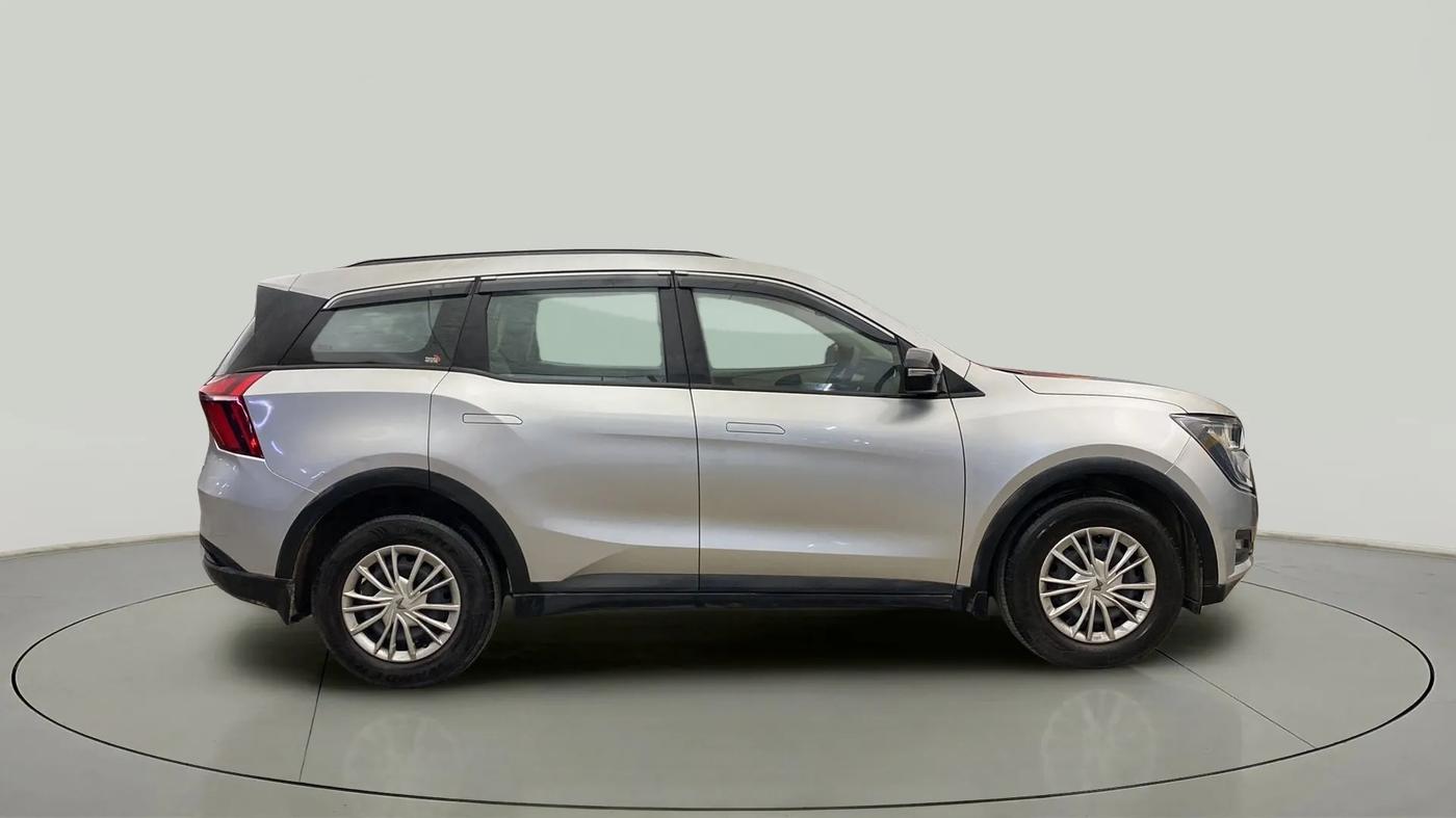 2022 Mahindra XUV700 AX 3 D AT 5 STR, Diesel, Automatic, 26,318 km, Right Side View