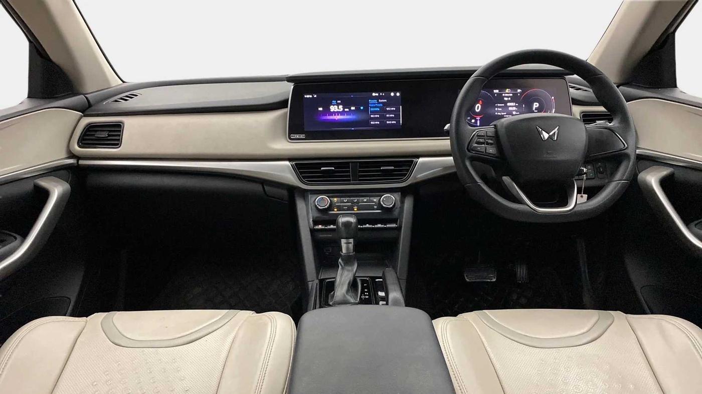 2022 Mahindra XUV700 AX 3 D AT 5 STR, Diesel, Automatic, 26,318 km, Dashboard