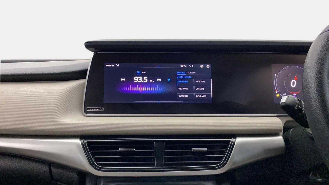 2022 Mahindra XUV700 AX 3 D AT 5 STR, Diesel, Automatic, 26,318 km, Air Conditioner