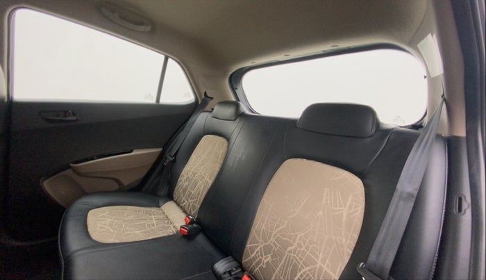 2018 Hyundai Grand i10 MAGNA AT 1.2 KAPPA VTVT, Petrol, Automatic, 15,767 km, Right Side Rear Door Cabin