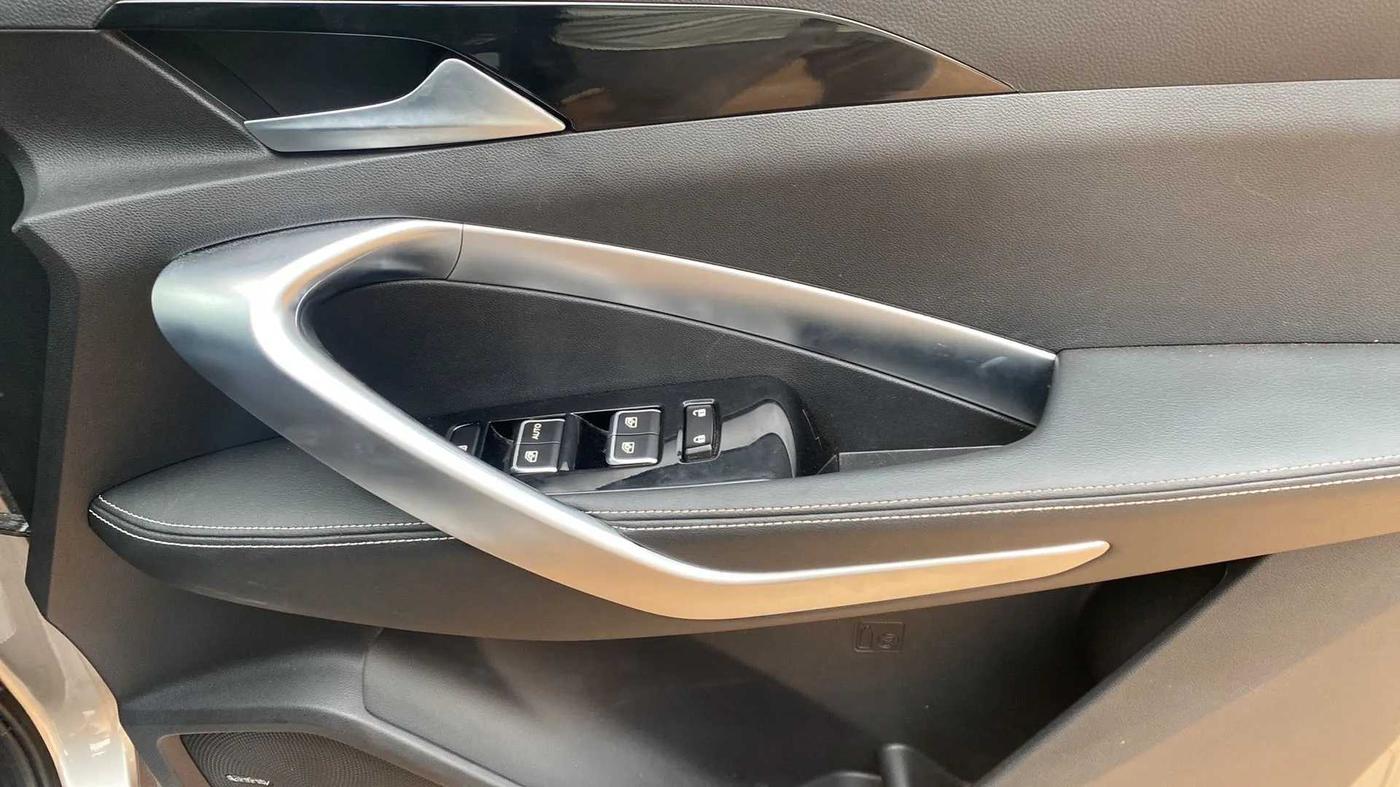 2020 MG HECTOR SHARP 1.5 DCT PETROL, Petrol, Automatic, 23,157 km, Driver Side Door Panels Control