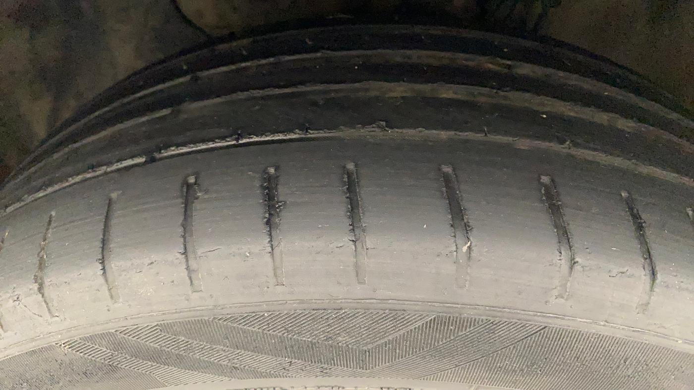2019 Hyundai Elite i20 ASTA (O) CVT, Petrol, Automatic, 20,620 km, Left Front Tyre Tread