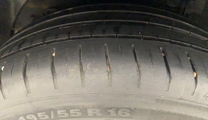 2019 Hyundai Elite i20 ASTA (O) CVT, Petrol, Automatic, 20,620 km, Right Rear Tyre Tread