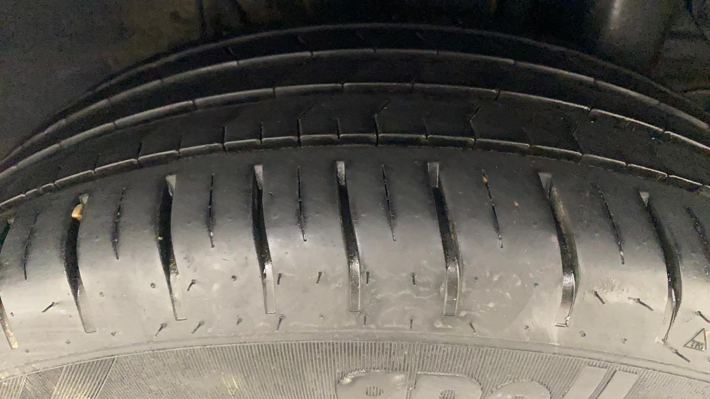 2019 Hyundai Elite i20 ASTA (O) CVT, Petrol, Automatic, 20,620 km, Left Rear Tyre Tread