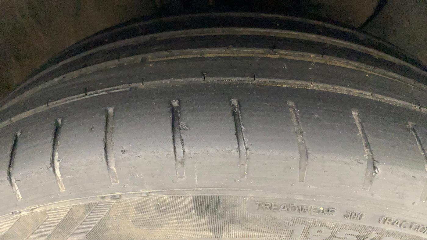 2019 Hyundai Elite i20 ASTA (O) CVT, Petrol, Automatic, 20,620 km, Right Front Tyre Tread