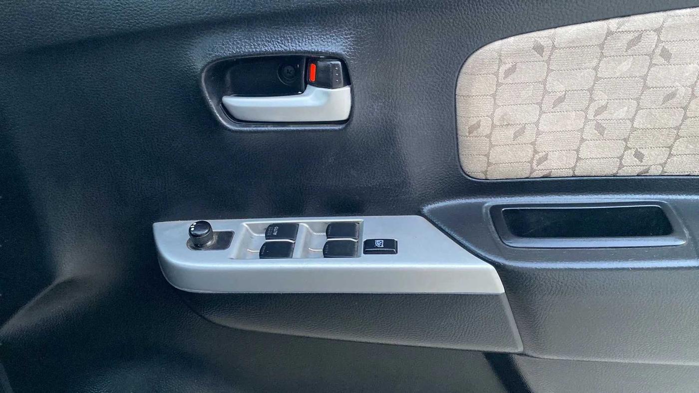 2013 Maruti Wagon R 1.0 VXI, Petrol, Manual, 54,114 km, Driver Side Door Panels Control