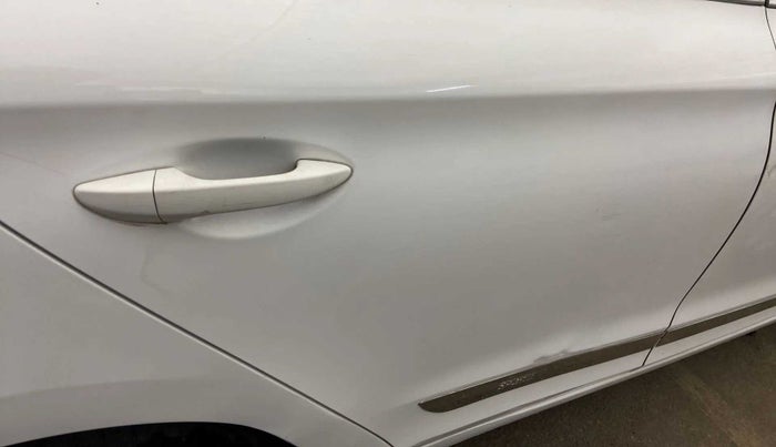 2019 Hyundai Elite i20 MAGNA PLUS 1.2, Petrol, Manual, 69,807 km, Right rear door - Slightly dented