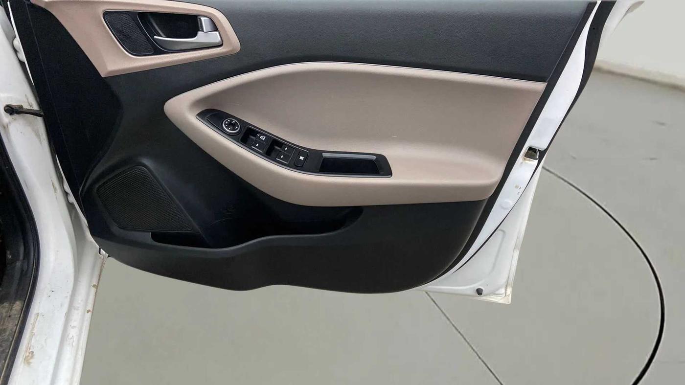 2019 Hyundai Elite i20 MAGNA PLUS 1.2, Petrol, Manual, 69,807 km, Driver Side Door Panels Control