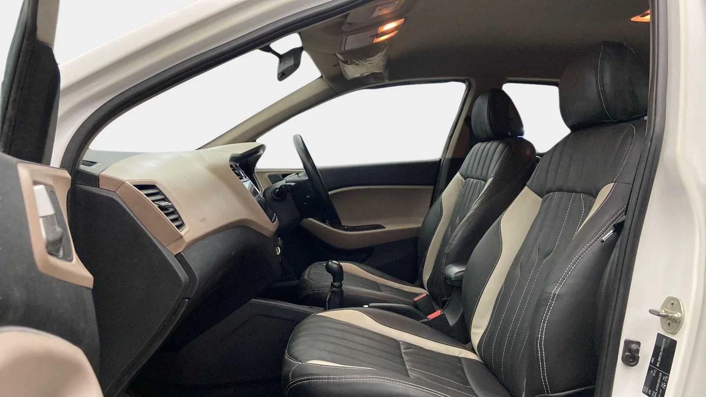 2019 Hyundai Elite i20 MAGNA PLUS 1.2, Petrol, Manual, 69,807 km, Right Side Front Door Cabin