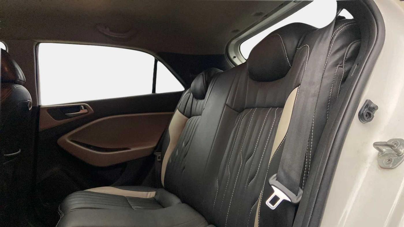 2019 Hyundai Elite i20 MAGNA PLUS 1.2, Petrol, Manual, 69,807 km, Right Side Rear Door Cabin