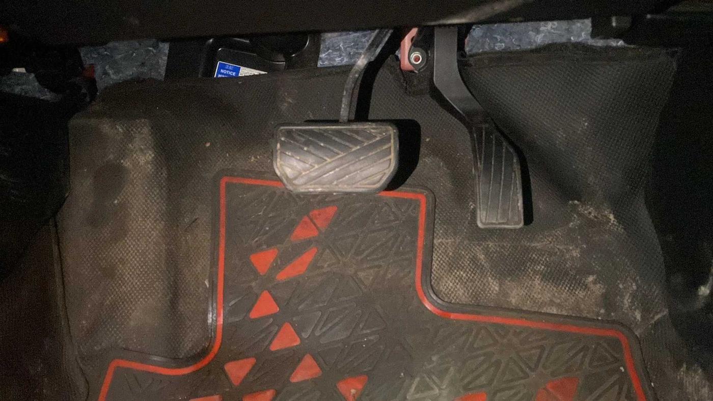 2022 Maruti Vitara Brezza VXI AT SHVS, Petrol, Automatic, 9,370 km, Pedals