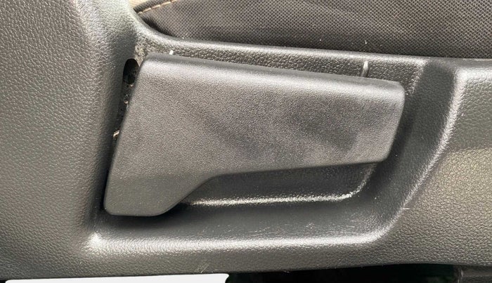 2019 Renault TRIBER RXZ, Petrol, Manual, 20,053 km, Driver Side Adjustment Panel