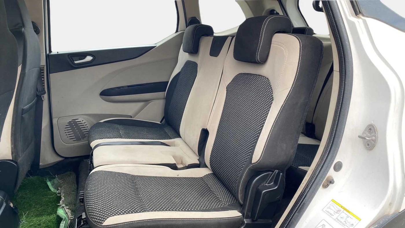 2019 Renault TRIBER RXZ, Petrol, Manual, 20,053 km, Right Side Rear Door Cabin