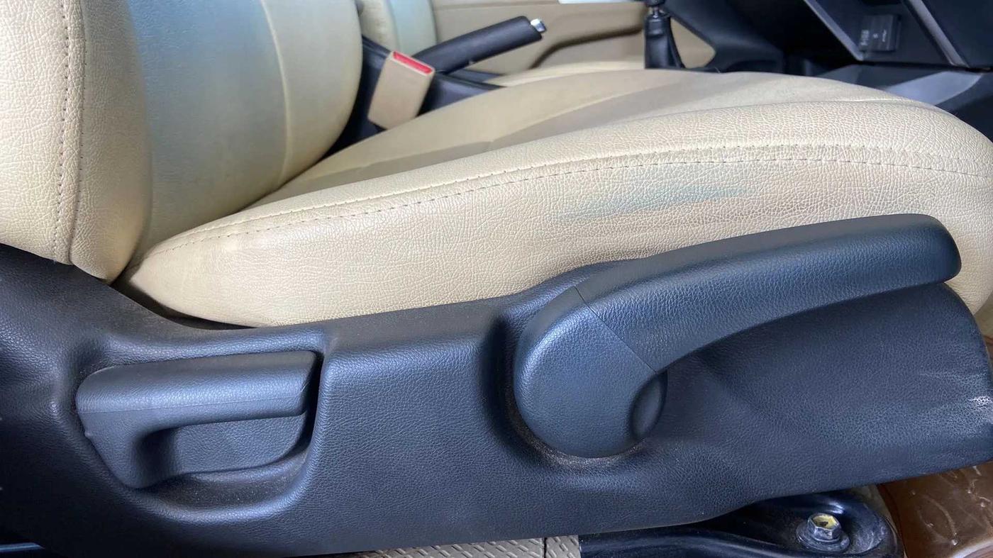 2016 Honda City 1.5L I-VTEC V MT, Petrol, Manual, 41,384 km, Driver Side Adjustment Panel