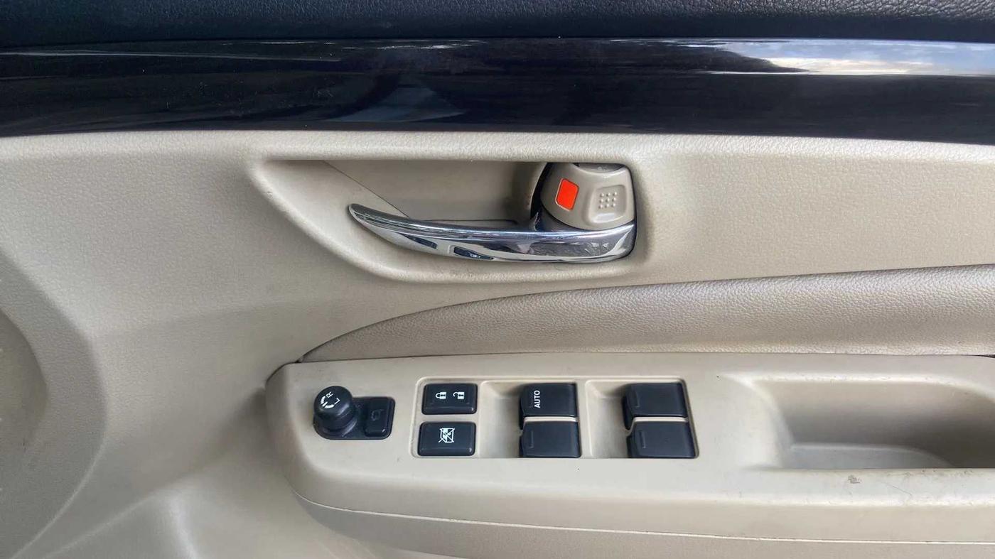 2015 Maruti Ciaz ZXI+, Petrol, Manual, 55,146 km, Driver Side Door Panels Control