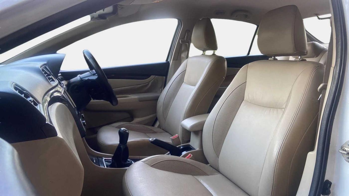 2015 Maruti Ciaz ZXI+, Petrol, Manual, 55,146 km, Right Side Front Door Cabin