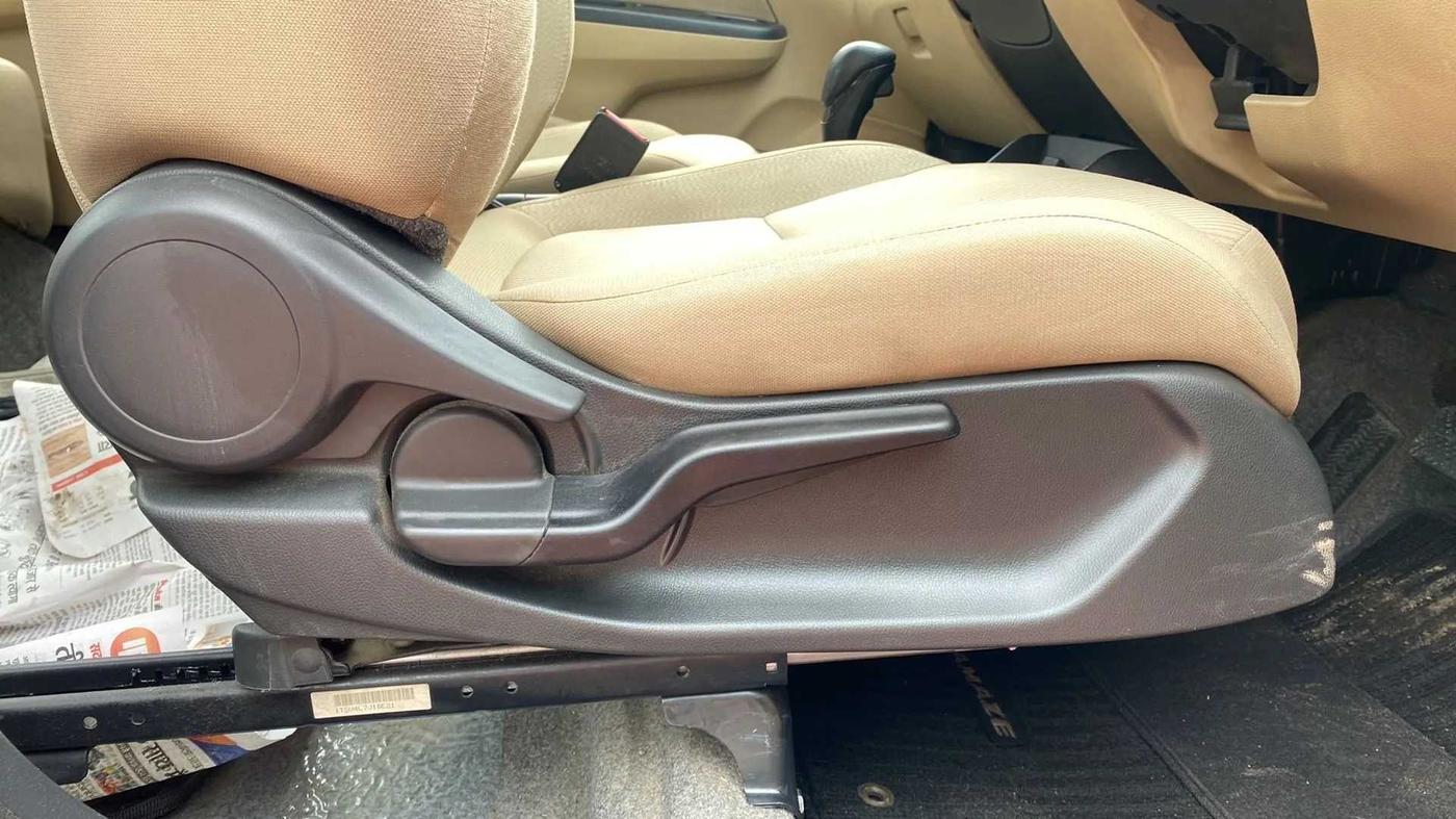 2018 Honda Amaze 1.2L I-VTEC V CVT, Petrol, Automatic, 17,506 km, Driver Side Adjustment Panel