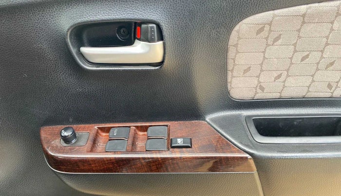 2016 Maruti Wagon R 1.0 VXI AMT, Petrol, Automatic, 62,667 km, Driver Side Door Panels Control