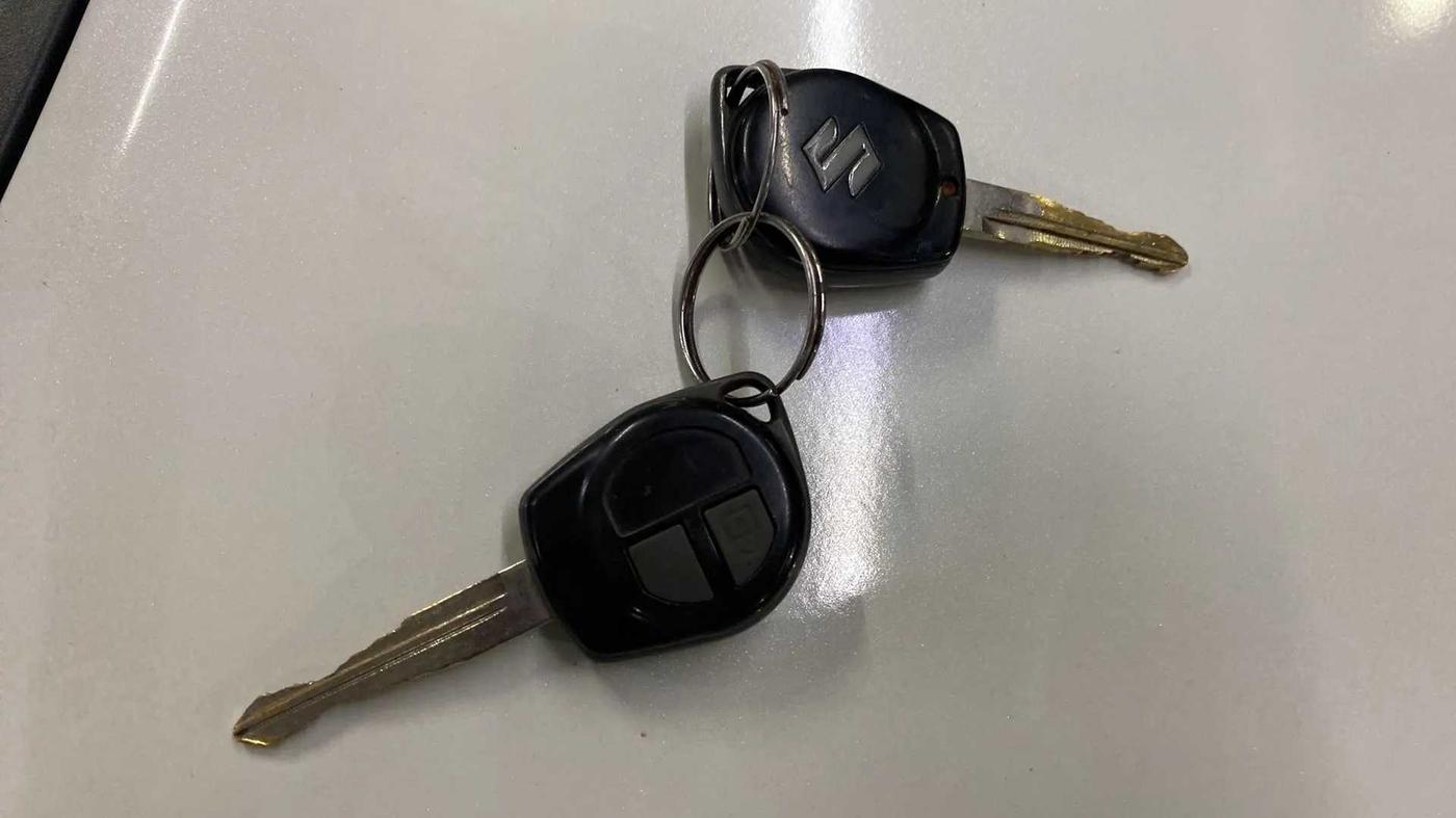 2014 Maruti Swift Dzire ZXI, Petrol, Manual, 99,148 km, Key Close Up