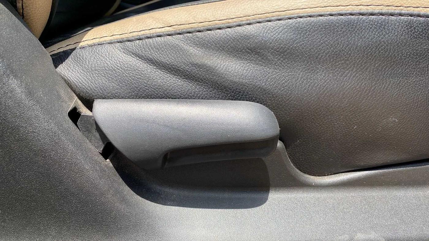 2021 Maruti Vitara Brezza VXI, Petrol, Manual, 25,449 km, Driver Side Adjustment Panel