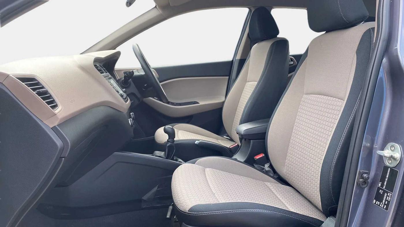 2017 Hyundai Elite i20 ASTA 1.2, Petrol, Manual, 25,645 km, Right Side Front Door Cabin