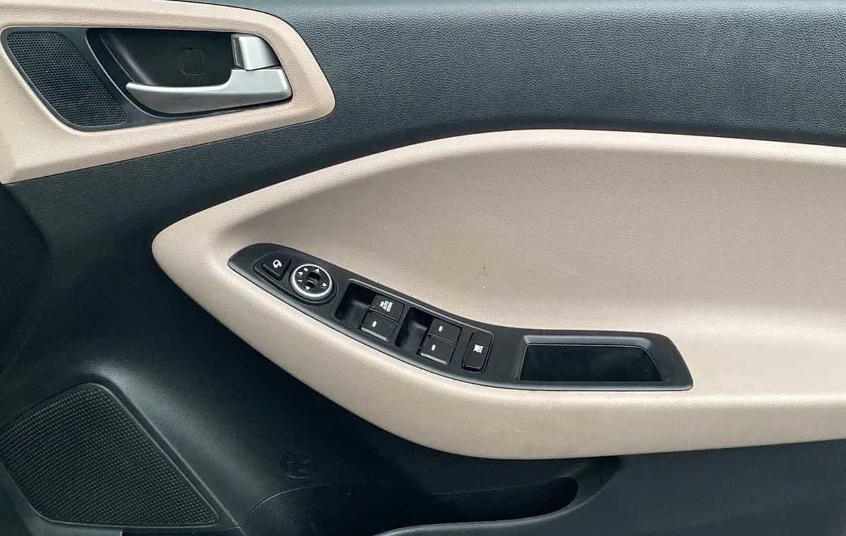 2019 Hyundai Elite i20 SPORTZ PLUS 1.2, Petrol, Manual, 32,918 km, Driver Side Door Panels Control